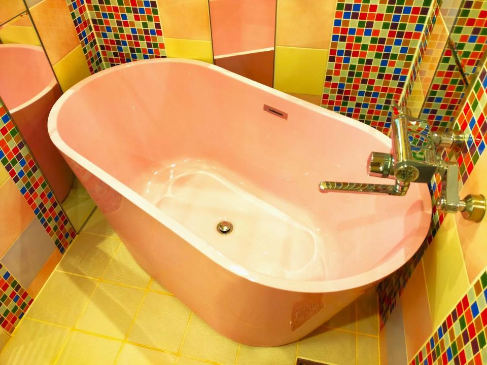 love hotel bathtub