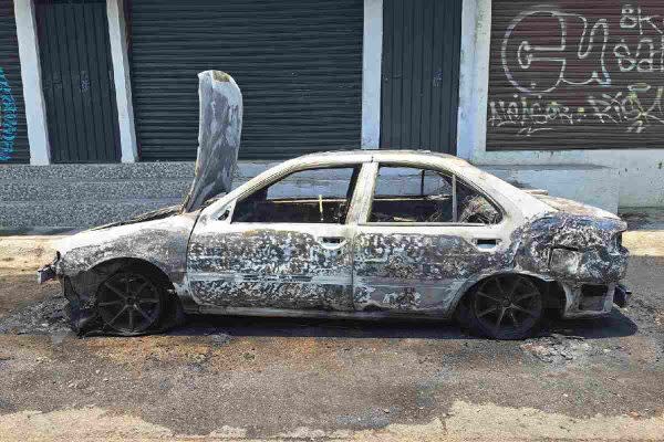 taxi quemado en acapulco, donde amlo asegura que hay seguridad garantizada