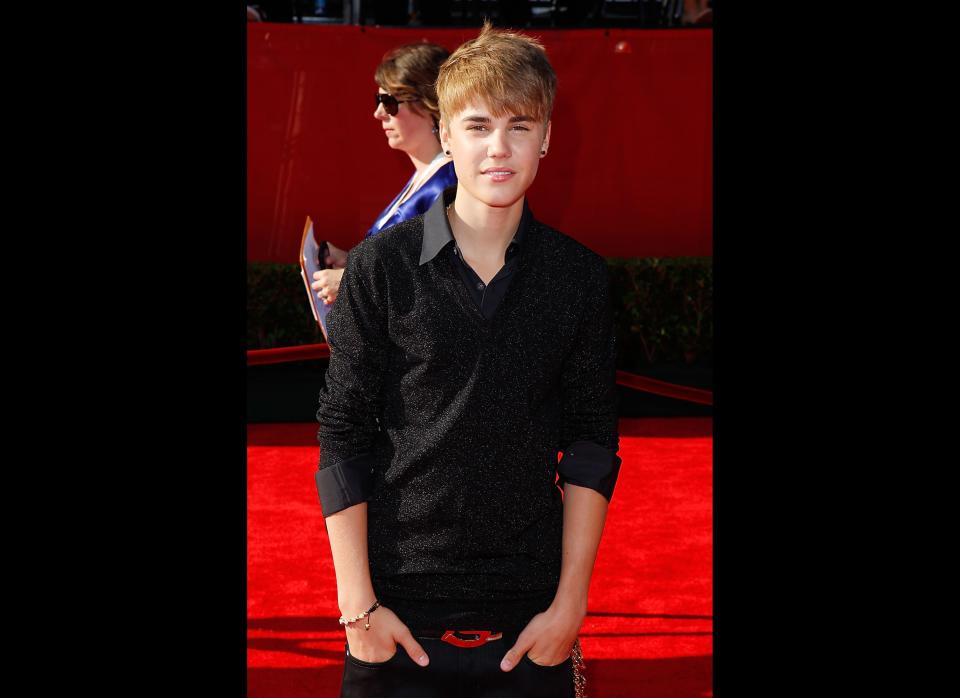 Nothing can feel better than looking down on the crowds of fans just waiting to get a glimpse of you, especially when you are Justin Bieber ... or <a href="http://www.hollywire.com/2011/04/justin-bieber-impersonator-fools-fans-europe" target="_hplink">pretending to be him at least</a>. In Zurich, Switzerland that is just what one individual did. 