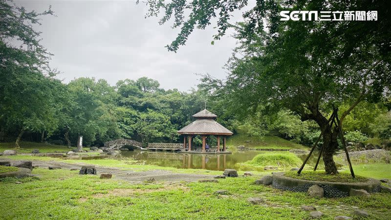 公園內有大大小小的涼亭。（圖／記者黃韻璇攝影）