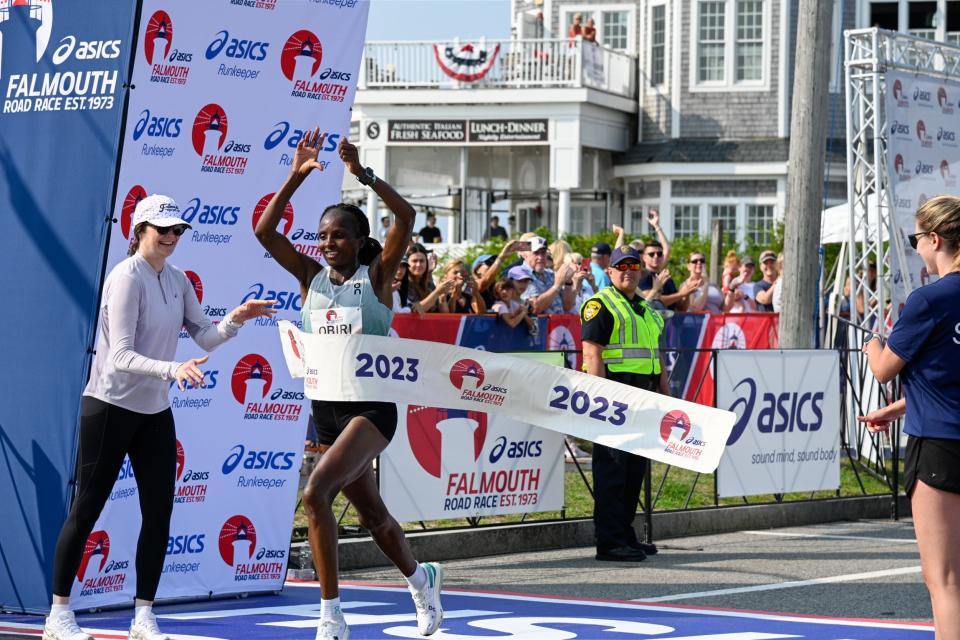 Hellen Obiri crosses the finish line in 35:13 at the 51st Falmouth Road Race.