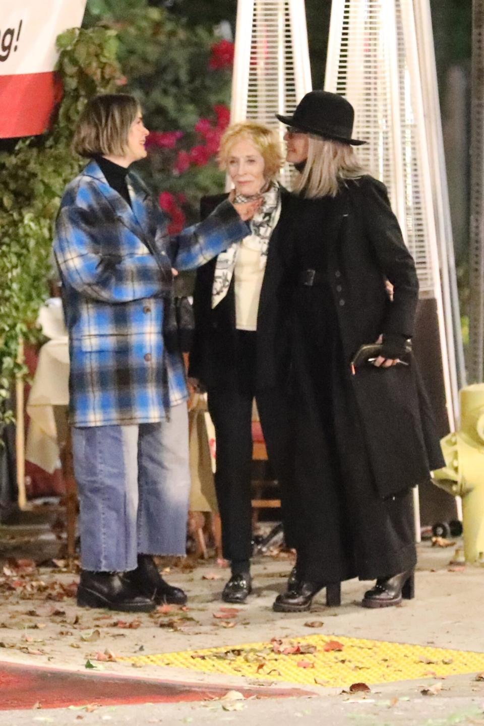 sarah paulson, holland tayor and diane keaton