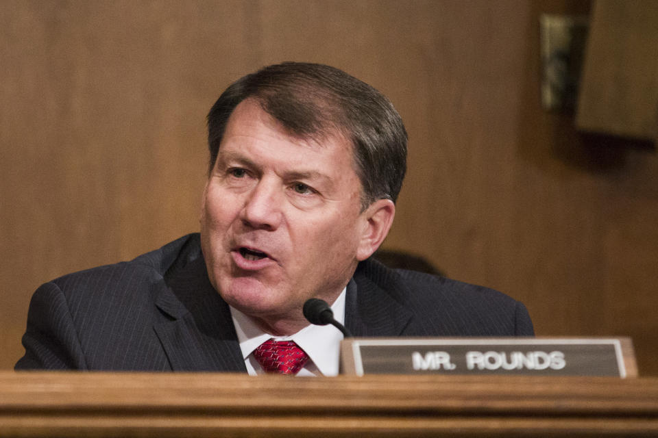 Pictured: Sen. Mike Rounds (R-S.D.), who is a different person than&nbsp;Sen. Elizabeth Warren (D-Mass.). (Photo: Zach Gibson/Bloomberg via Getty Images)