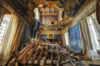 <p>A collapsing ballroom. (Photo: Stefan Baumann/Media Drum World/Caters News) </p>