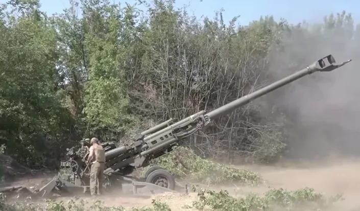 An M982 Excalibur round being fired by Ukrainian forces.