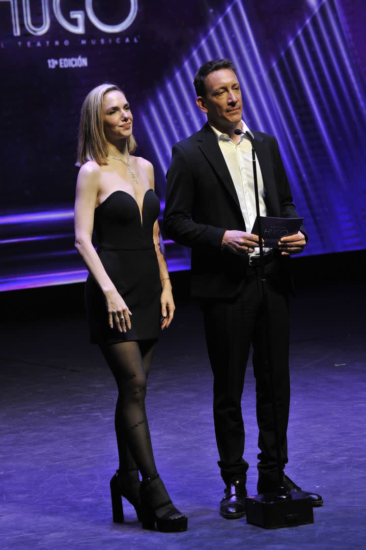 Julieta Nair Calvo y Nicolás Vázquez, la dupla protagónica de la exitosa Tootsie, en el escenario
