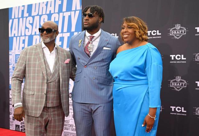 NFL Draft 2022 Red Carpet Outfits & Arrivals, Photos – Rvce News