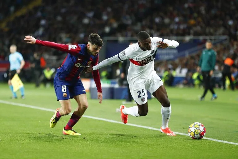 Dembelé escapa de Pedri; el ex-Barcelona marcó dos goles en la serie de los cuartos de final