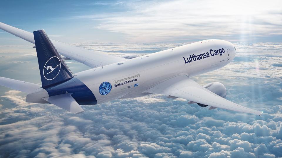 Lufthansa will mit der Aeroshark-Technologie CO2-Emissionen reduzieren. (Bild: Getty Images/iStockphoto)  