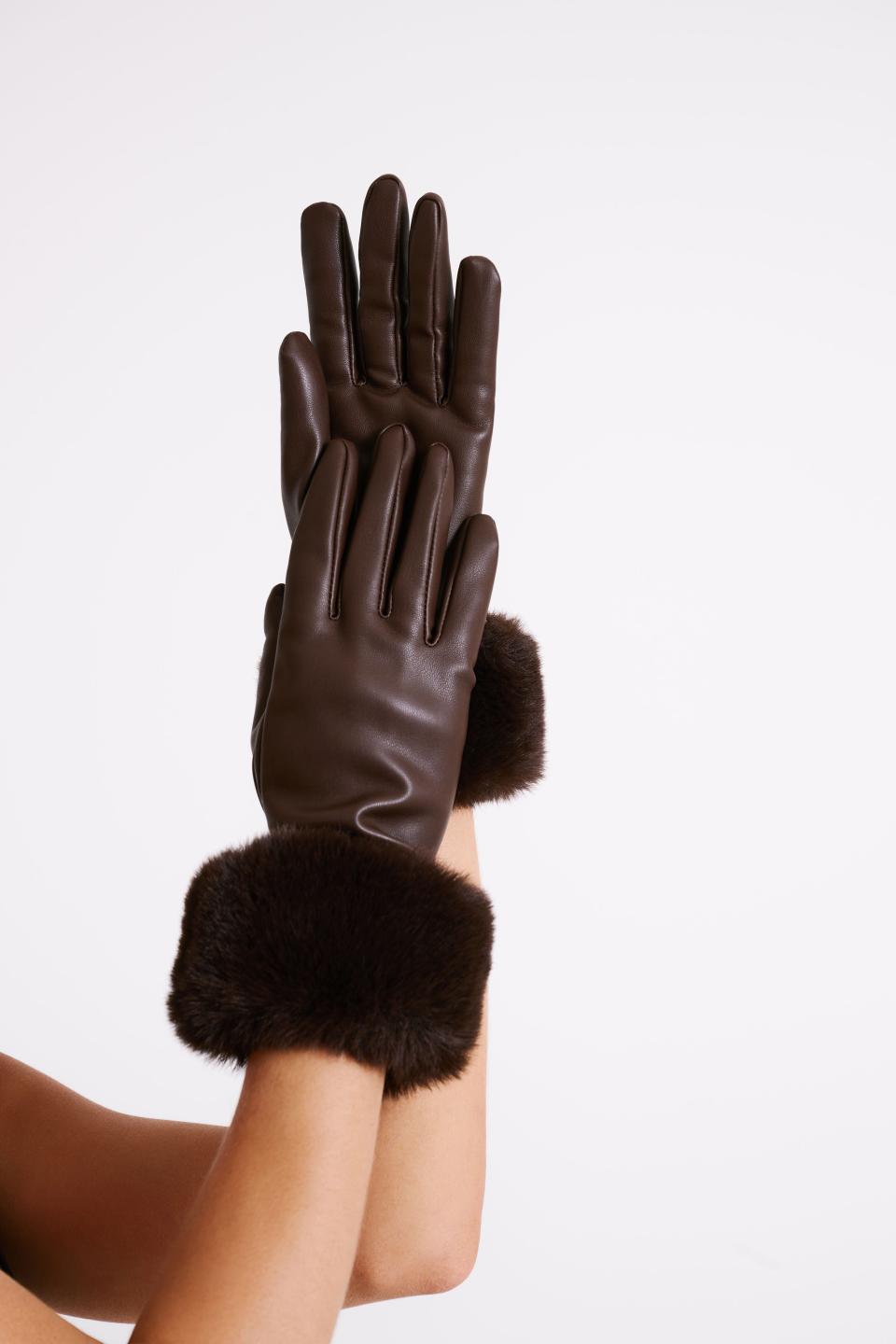 <p><a href="https://go.redirectingat.com?id=74968X1596630&url=https%3A%2F%2Fwww.meshki.us%2Fproducts%2Fjessabel-faux-leather-fur-trim-gloves-dark-brown&sref=https%3A%2F%2Fwww.townandcountrymag.com%2Fstyle%2Ffashion-trends%2Fg42721920%2Fkate-middleton-winter-fashion-shop%2F" rel="nofollow noopener" target="_blank" data-ylk="slk:Shop Now;elm:context_link;itc:0;sec:content-canvas" class="link ">Shop Now</a></p><p>Jessabel Faux Leather Fur Trim Gloves</p><p>meshki.us</p><p>$55.00</p>