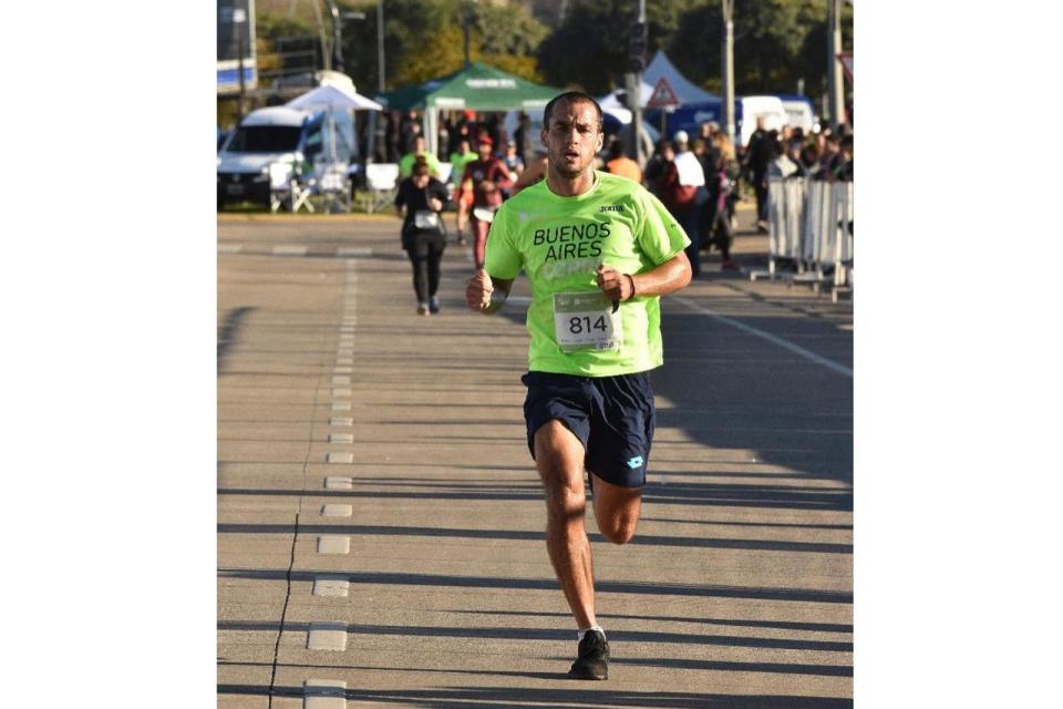 Tras ser expulsado del circuito, Nicolás Kicker intentó mantenerse con la cabeza lo más firme posible, se aferró a sus afectos, siguió entrenándose y hasta corrió una Media Maratón en 2019