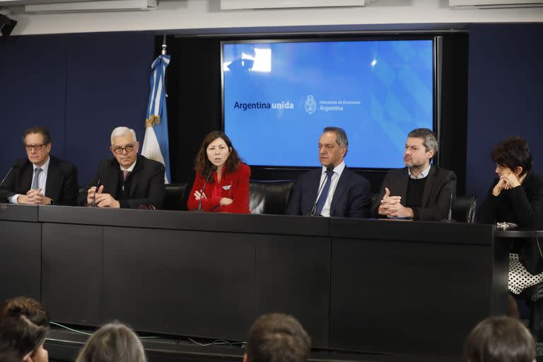 Conferencia de prensa de SIlvina Batakis