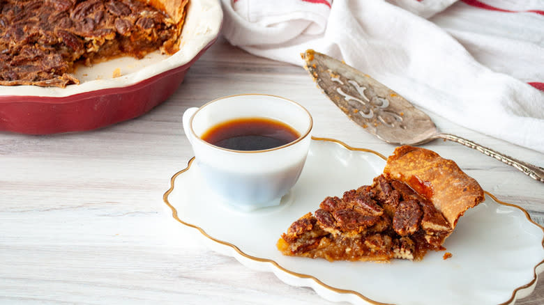 Slice of pecan pie with tea