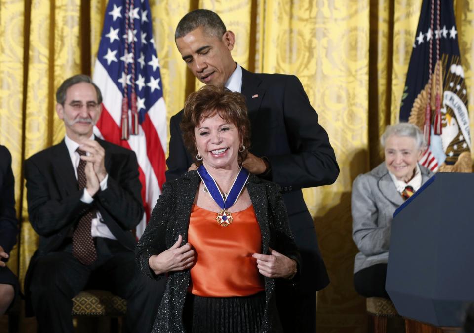 U.S. President Barack Obama presents the Presidential Medal of Freedom to Chilean author Isabel Allende during a White House ceremony in Washington, November 24, 2014. The Presidential Medal of Freedom is the Nation's highest civilian honor, presented to individuals who have made especially meritorious contributions to the security or national interests of the United States, to world peace, or to cultural or other significant public or private endeavors. (REUTERS/Larry Downing)