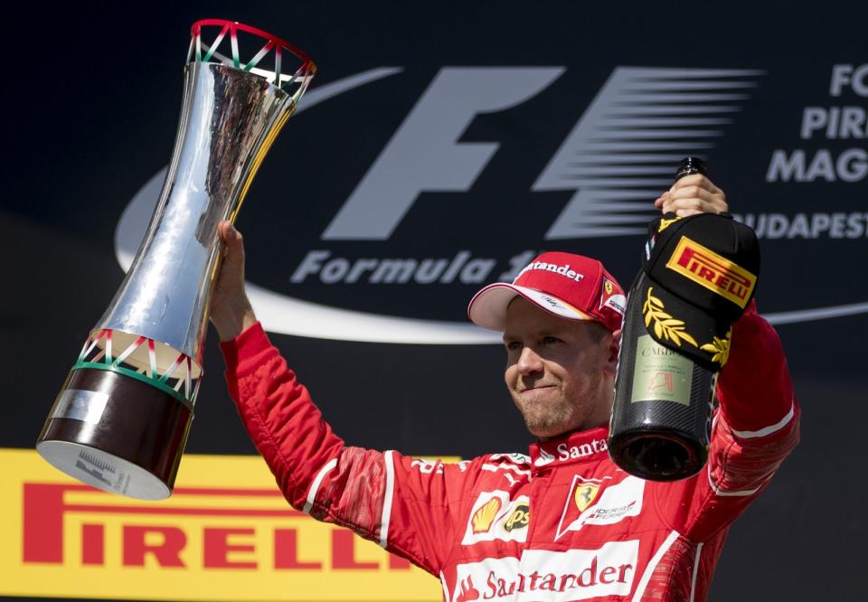 Formel-1-Weltmeister Sebastian Vettel steht nicht nur auf Motor-, sondern auch auf Ballsport. Sein Lieblingsverein zählte in den letzten beiden Jahren zu den beliebtesten in Deutschland ... (Bild: Lars Baron/Getty Images)