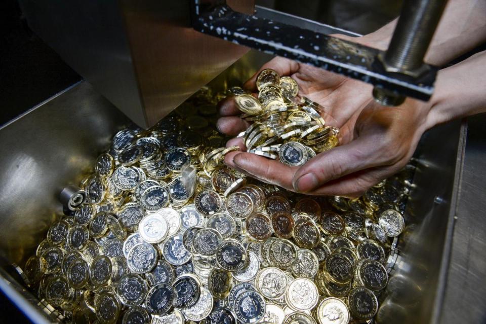 The new 12-sided £1 coins (Ben Birchall/PA)