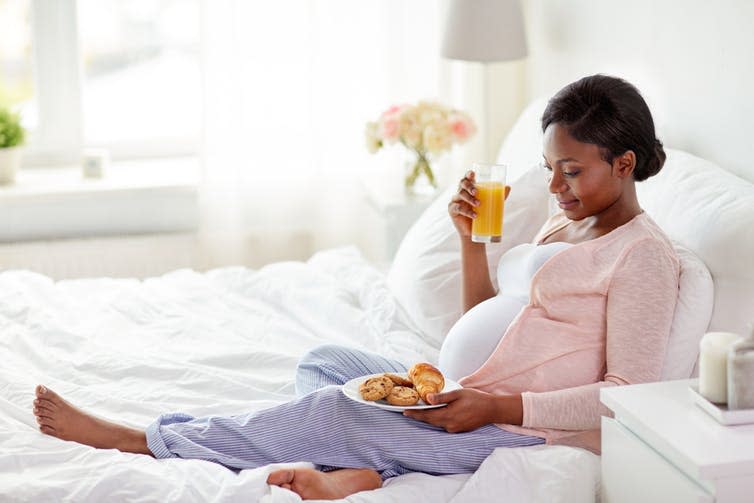 <span class="caption">Counting 200 calories.</span> <span class="attribution"><a class="link " href="https://www.shutterstock.com/image-photo/pregnancy-people-eating-concept-happy-pregnant-766025020?src=f4fDwjXx-S0rb34p8IbvNA-1-24" rel="nofollow noopener" target="_blank" data-ylk="slk:Shutterstock;elm:context_link;itc:0;sec:content-canvas">Shutterstock</a></span>