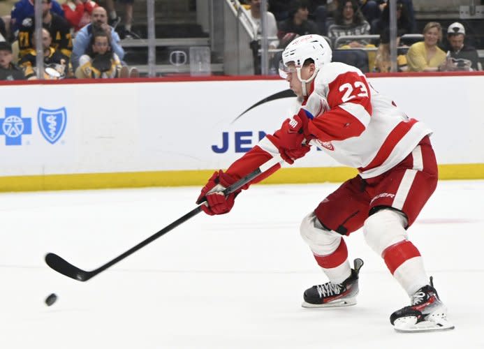 NHL: Pittsburgh Penguins defeat Detroit Red Wings in overtime