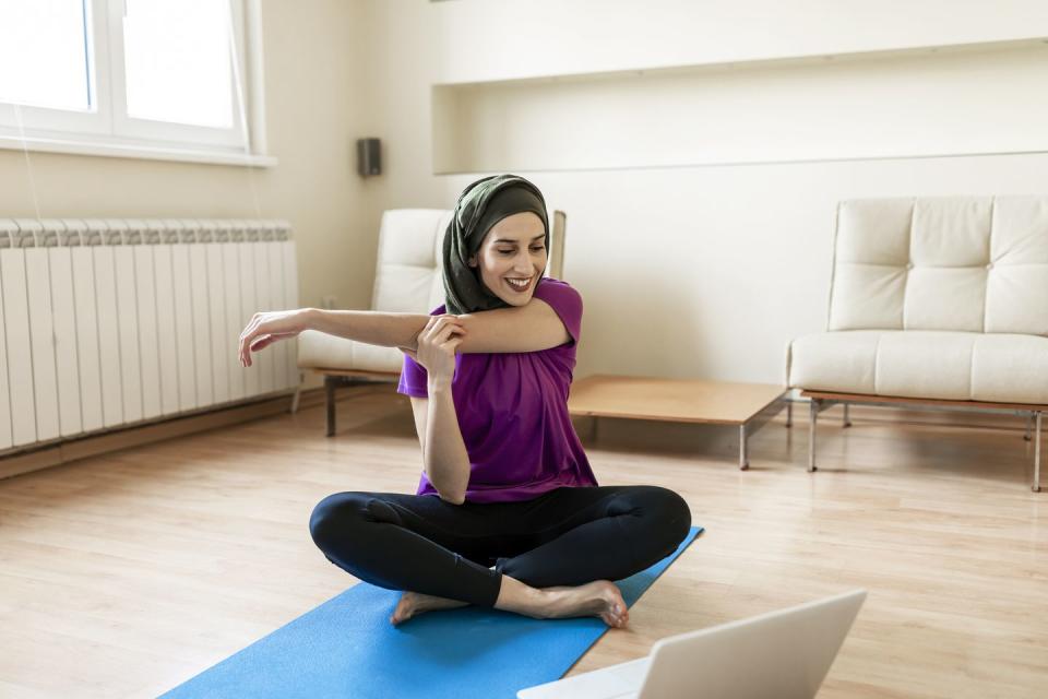 <p><strong>Best for</strong>: a large offering of live streams</p><p>YogaWorks At Home has on-demand, pre-recorded yoga classes, but its 30+ live classes per day really makes it stand out. In some cases, doing classes live can help keep you more accountable to stay with the pace and concentrate on being present for that 10-60 minutes you are committed to being on the mat. If that’s more your jam, YogaWorks is for you. Just note that the live option price is a bit steep at $49 a month. But there’s an option to just roll with the on-demand videos at $19 per month.<br></p><p><a class="link " href="https://go.redirectingat.com?id=74968X1596630&url=https%3A%2F%2Fyogainternational.com%2Fclasses%2F&sref=https%3A%2F%2Fwww.prevention.com%2Ffitness%2Fworkouts%2Fg36651421%2Fbest-online-yoga-classes%2F" rel="nofollow noopener" target="_blank" data-ylk="slk:JOIN NOW;elm:context_link;itc:0;sec:content-canvas">JOIN NOW</a></p>