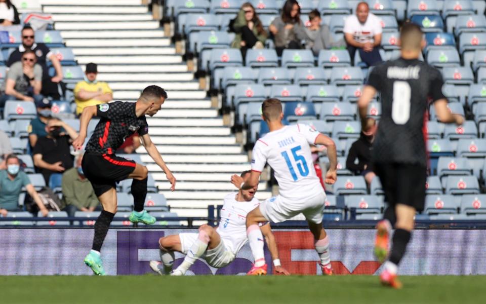 Ivan Perisic of Croatia scores their side's first goal during the UEFA Euro 2020 Championship Group D match between Croatia and Czech Republic at Hampden Park on June 18, 2021 in Glasgow, Scotland - Photo by Lee Smith - Pool/Getty Images