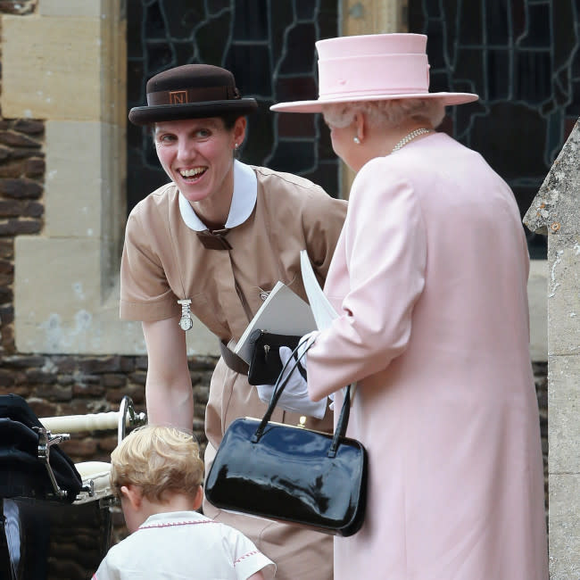 La niñera de los duques de Cambridge con la reina Isabel Il credit:Bang Showbiz