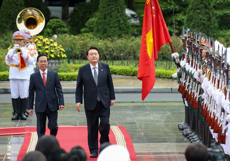 South Korean president visits Vietnam as bilateral trade slumps