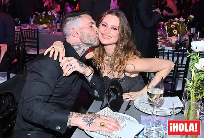 Adam Levine y su mujer Behati Prinsloo