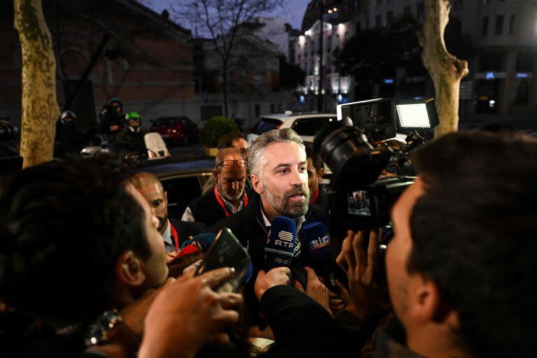 El líder del partido socialista, Pedro Nuno Santos, llega a la sede de la noche electoral del partido en Lisboa el 10 de marzo de 2024.