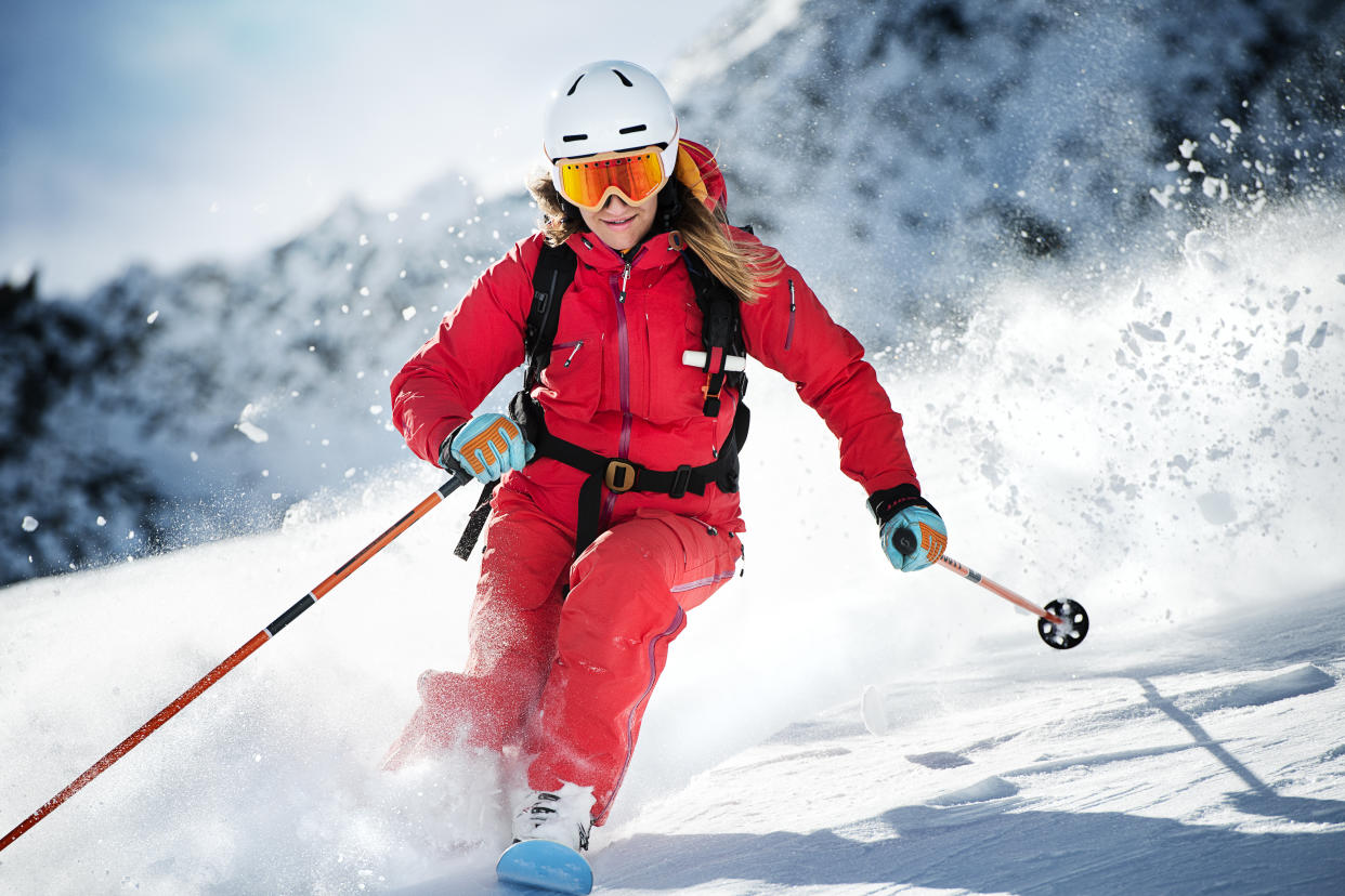 Avant de partir au ski, on prépare son équipement. (Photo : Getty Images)