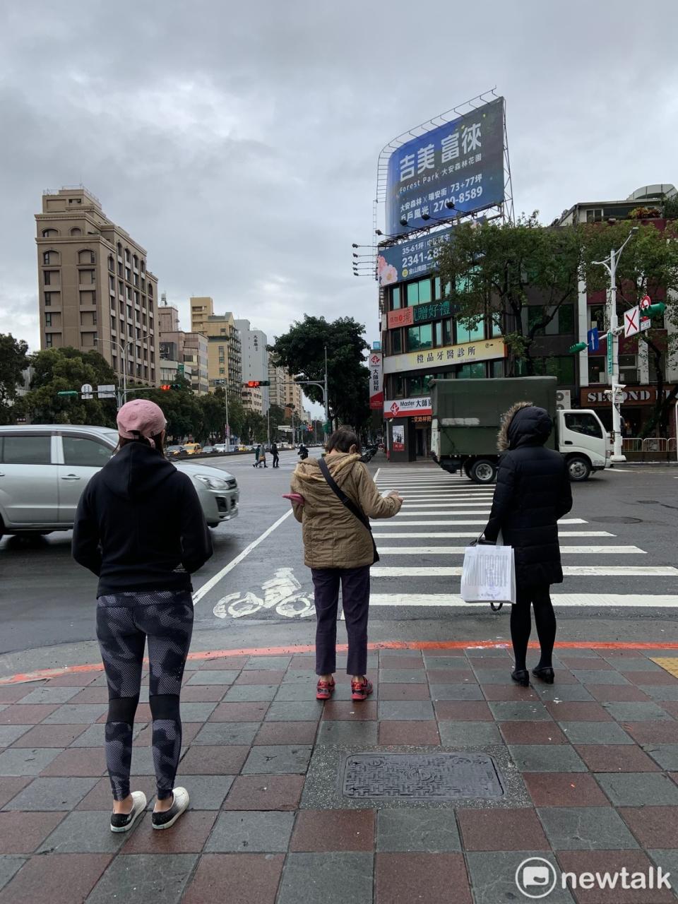 今(1)日東北季風影響，中部以北、東北部及東部天氣較涼。   圖：張家寧／攝