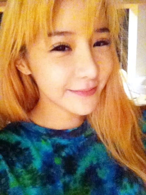 Park Bom shows off her no makeup face