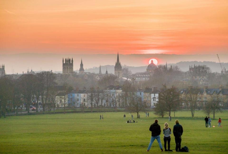 Watch the sun sink over the dreaming spires (Howard Stanbury)