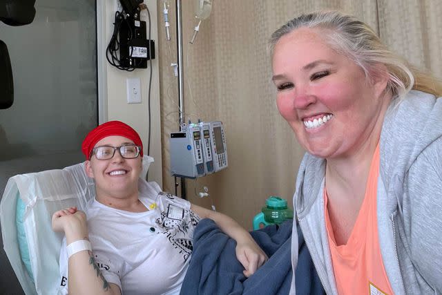 MEGA Mama June Shannon with daughter Anna "Chickadee" Cardwell during chemotherapy