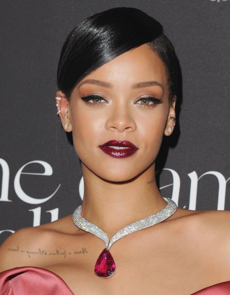 Side fringe hairstyles: Rihanna