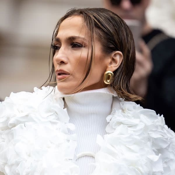 j-lo-carre-schiaparelli