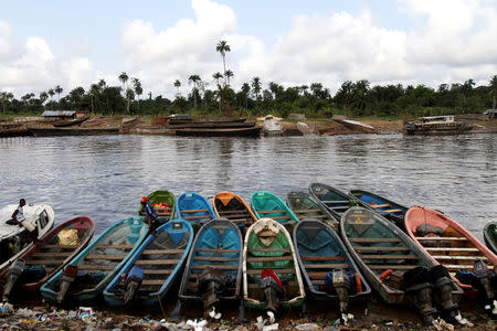 Speedboats are arranged along a jetty in Yenagoa, the capital of Nigeria's oil state of Bayelsa November 27, 2012. REUTERS/Akintunde Akinleye/File Photo