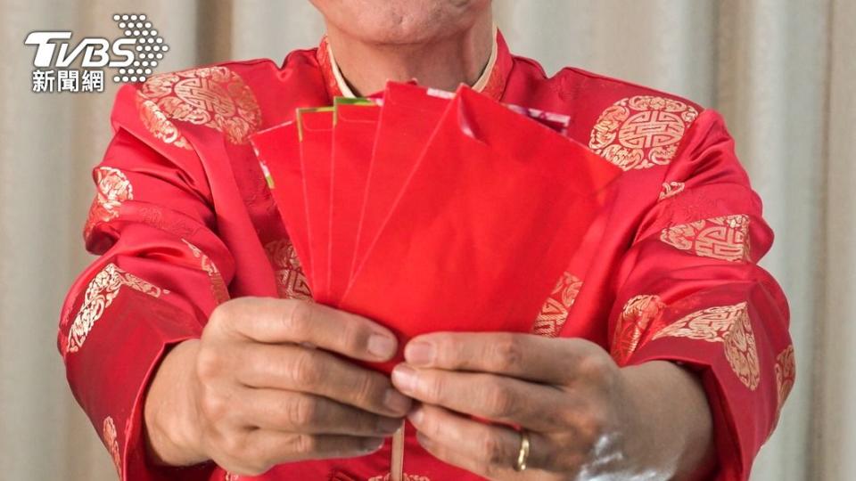 農曆新年，不少人都會安太歲祈求新的一年運勢順利。（示意圖／shutterstock達志影像）