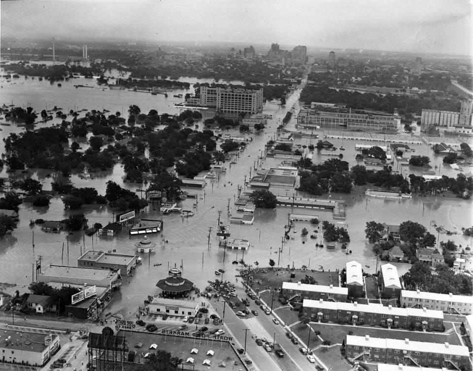 May 19, 1949: An aerial view of Fort Worth, looking east along West Seventh Street toward Trinity River. This view shows both the Montgomery Ward store on the left of the corridor, and the U-shaped former Chevrolet assembly plant to the right across West Seventh. The plant in 1949 was being used as a Frigidaire sales and warehouse facility.