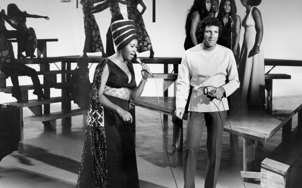 Mehr geht nicht: 1970 sang Tom Jones in der TV-Show "This Is Tom Jones", die unter anderem für einen Golden Globe nominiert war, auch mit Soul-Queen Aretha Franklin. (Bild: Michael Ochs Archives/Getty Images)