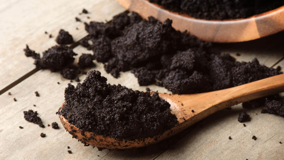 Coffee grounds on wooden spoon