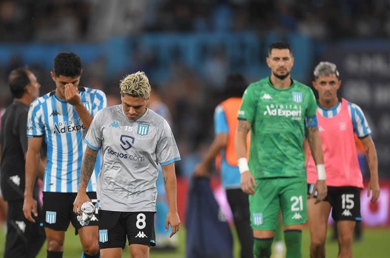 La derrota de Racing queda reflejada en las expresiones de Ignacio Galván, Juan Fernando Quintero, Gabriel Arias y Gastón Martirena; Godoy Cruz le asestó dos estiletazos y se escapó en la vanguardia de la zona B de la Copa de la Liga Profesional.