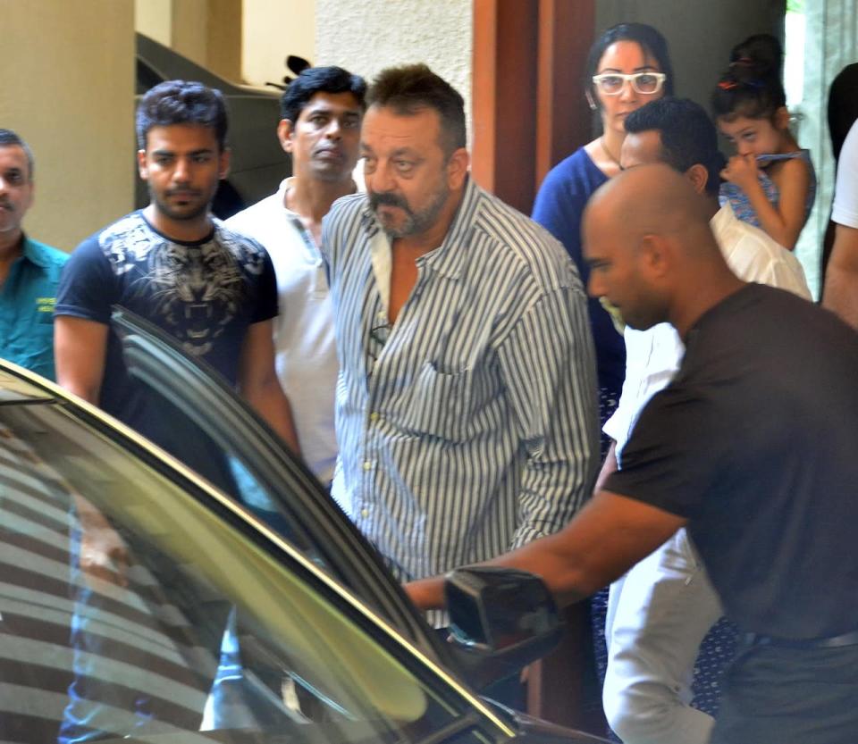 Sanjay Dutt heads back to jail, family bids farewell