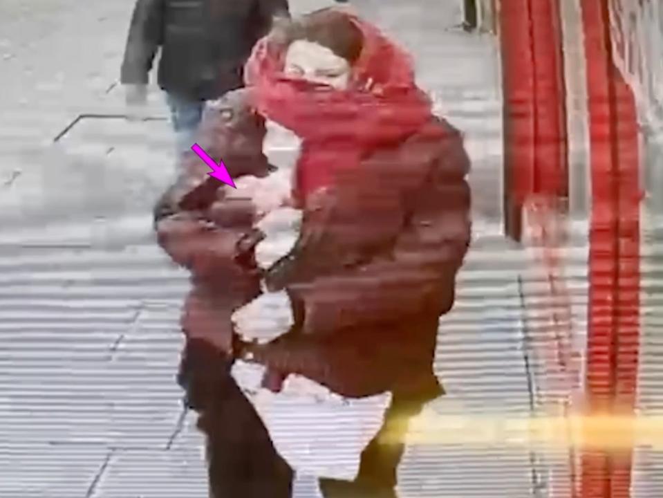 Constance Marten carrying her newborn under her jacket before purchasing a tent (Metropolitan Police)