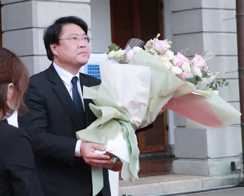 基隆市長林右昌赴台北賓館追悼故前總統李登輝。（圖／基隆市府提供）