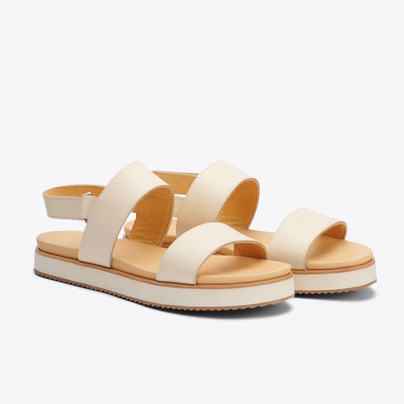 35) Go-To Flatform Sandal