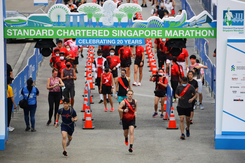 Runners at the Standard Chartered Singapore Marathon amid the COVID-19 pandemic in 2021. 