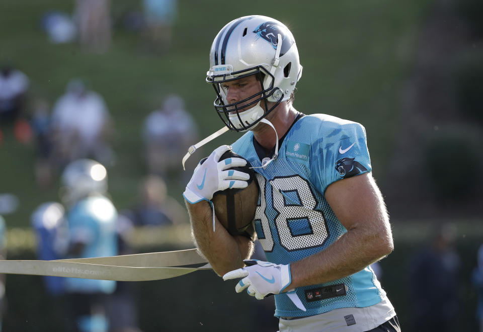 Carolina Panthers tight end Greg Olsen will spend the team's bye week in the Fox broadcast booth. (AP)
