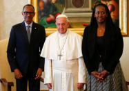 Pope Francis poses with Rwanda's President Paul Kagame and his wife Jeannette during a private meeting at the Vatican March 20, 2017. REUTERS/Tony Gentile
