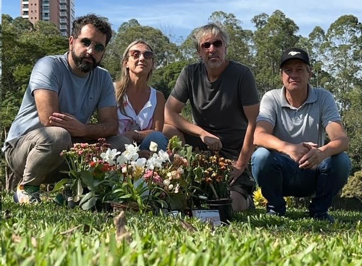 Nicolás, Carlos, yo y Diego, en un día de recuerdo del piloto.