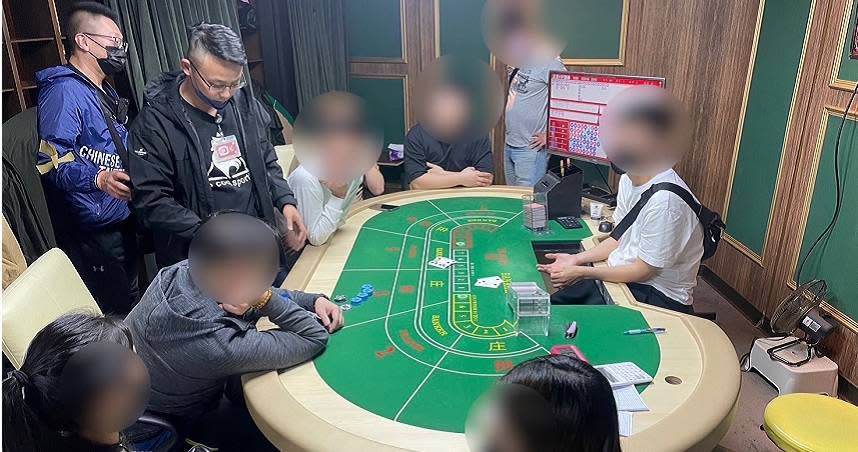 北市警局與松山分局聯手破獲地下賭場，當場查扣近6000萬元的預備籌碼。（圖／翻攝畫面）